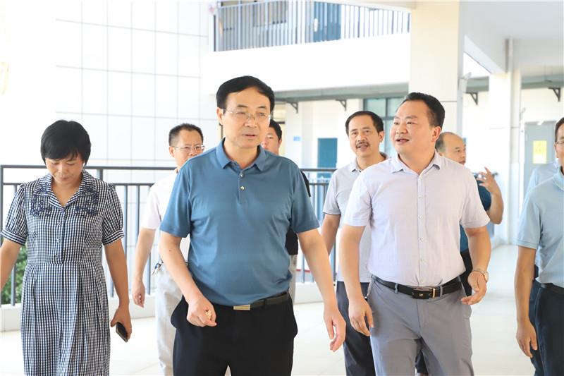 縣委副書記、縣長陸志前一行蒞臨我校調(diào)研指導(dǎo)工作